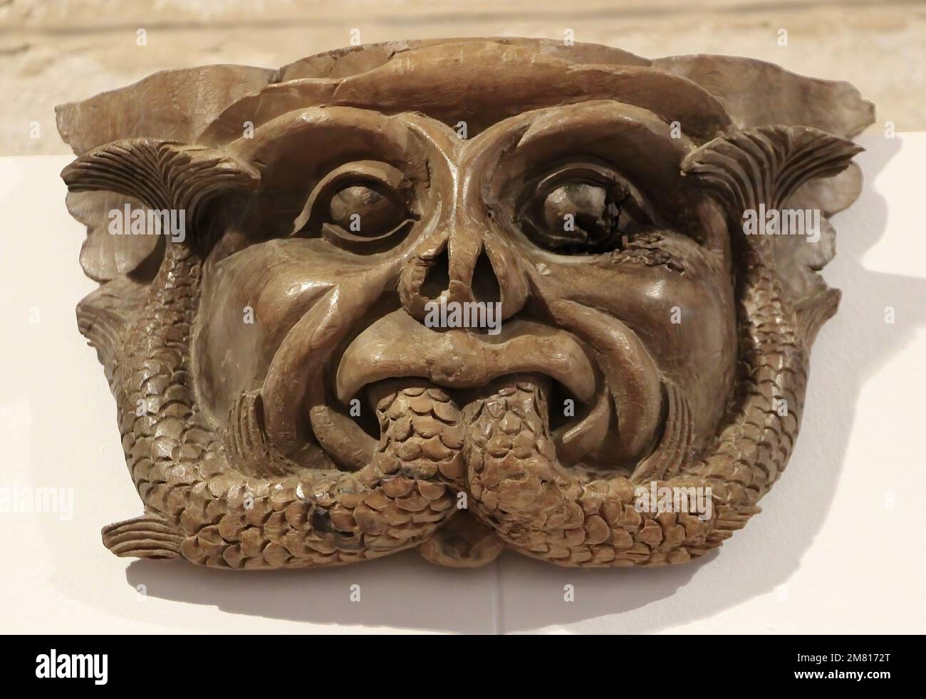 Groteske, aus Holz geschnitzte Gesichter im Schatzmuseum der Cuenca-Kathedrale Castilla-La Mancha Spanien Stockfoto