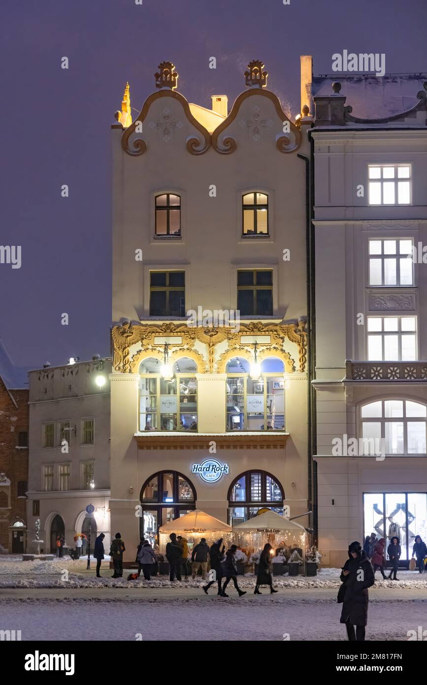 Krakauer Architektur; Jugendstilgebäude, Czynciel-Haus bei Nacht, Hauptmarktplatz, Krakauer Altstadt, UNESCO-Weltkulturerbe, Krakau Polen Stockfoto