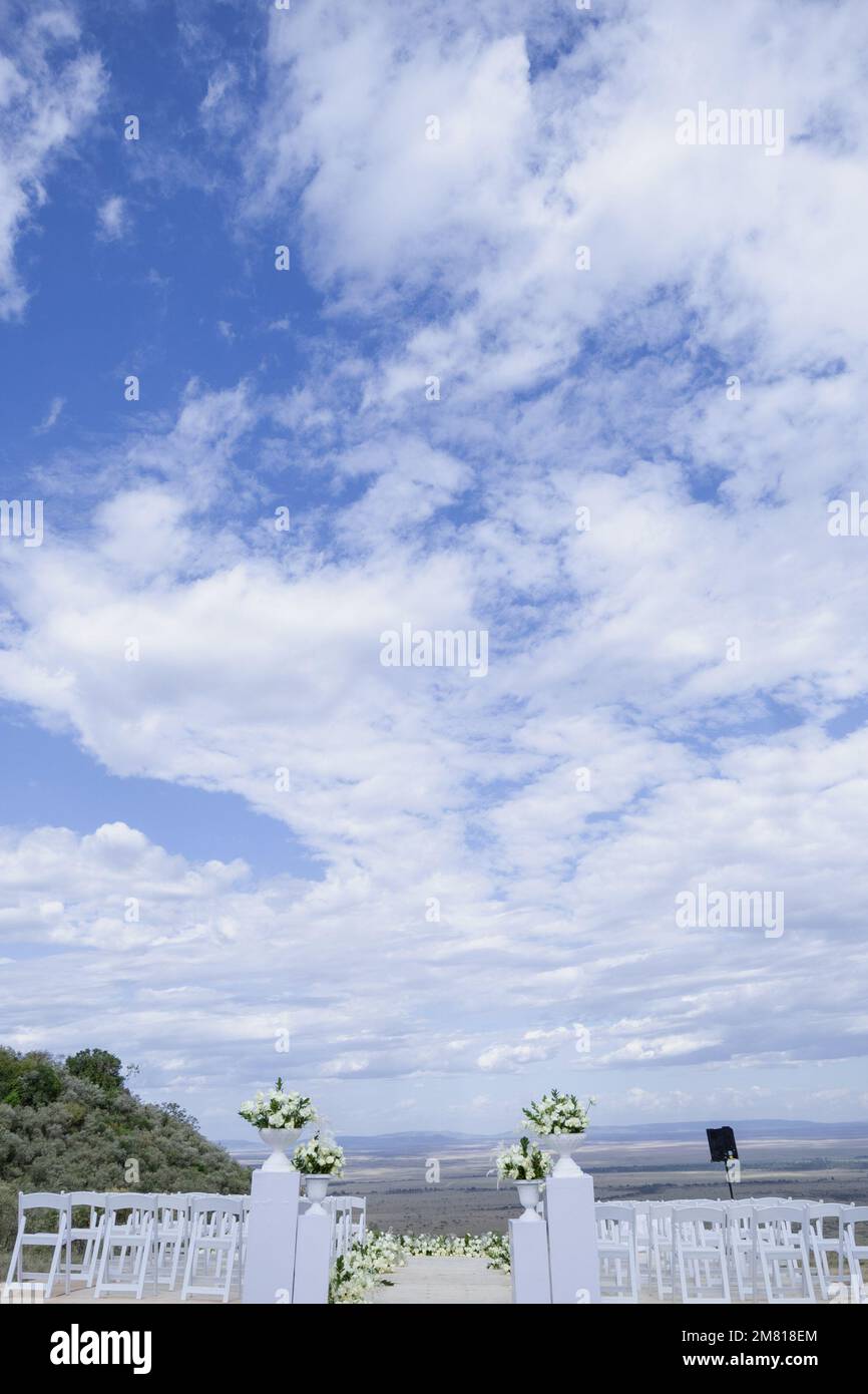 Kenia Hochzeit Bilder Einrichtung Rigs Zubehör Details Essen Hochzeitskleid Kleider Paar Braut Ringe Schuhe draußen drinnen wild Bushepic Stockfoto