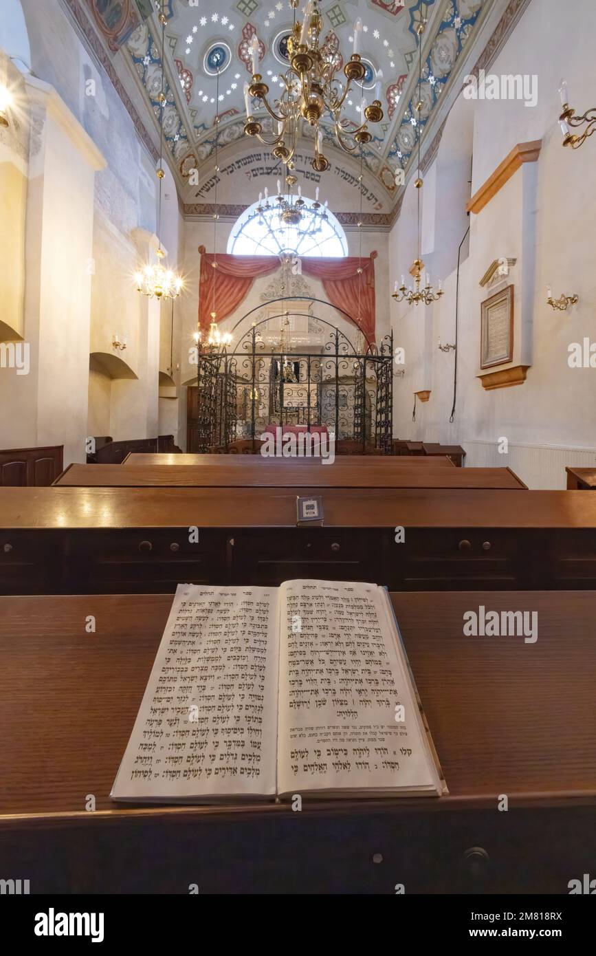 Innere der Synagoge; Remuh-Synagoge, Ort der Anbetung für Juden, die das Judentum praktizieren, jüdisches Viertel, Krakau Polen, Europa Stockfoto