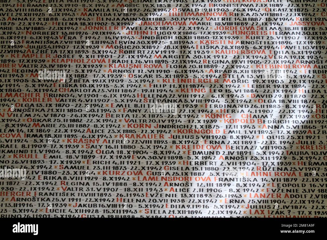 Pinkas-Synagoge. Gedenkstätte für die 80.000 jüdischen Opfer des Holocaust aus Böhmen und Mähren. Die Wand der Namen. Prag. Tchéquie. Europa. Stockfoto