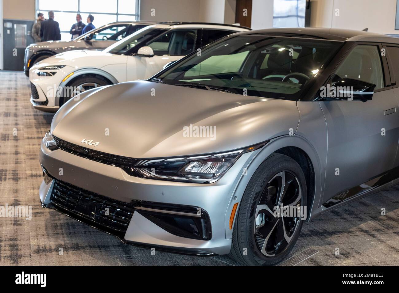 Pontiac, Michigan, USA. 11. Januar 2023. Der Kia EV6 wurde mit dem North American Utility Vehicle of the Year Award ausgezeichnet. Die jährlichen NACTOY-Auszeichnungen (North American Car, Truck and Utility Vehicle of the Year) werden von 50 professionellen Automobiljournalisten bewertet. Alle Finalisten des Nutzfahrzeugs des Jahres waren Elektrofahrzeuge. Kredit: Jim West/Alamy Live News Stockfoto