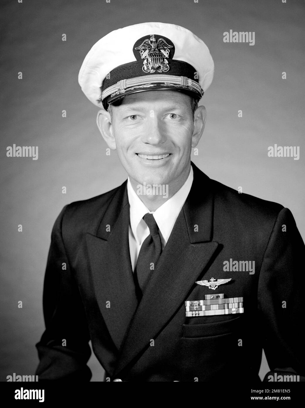 Befehlshaber Eric A. Jensen, USNR, a.D. (abgedeckt). Land: Unbekannt Stockfoto