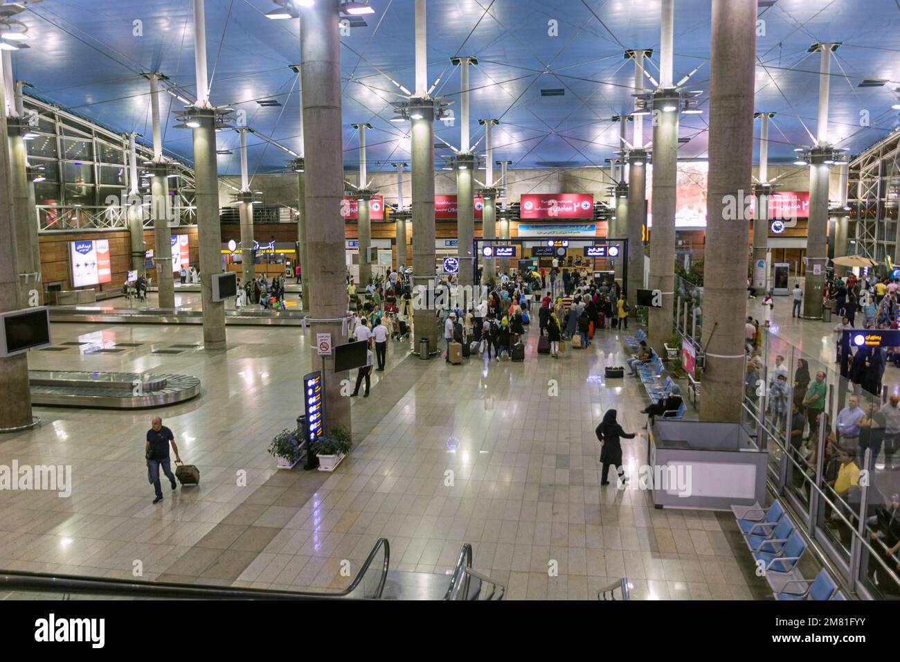 TEHERAN, IRAN - 5. JULI 2019: Innenbereich des internationalen Flughafens Imam Khomeini in Teheran, Iran. Stockfoto