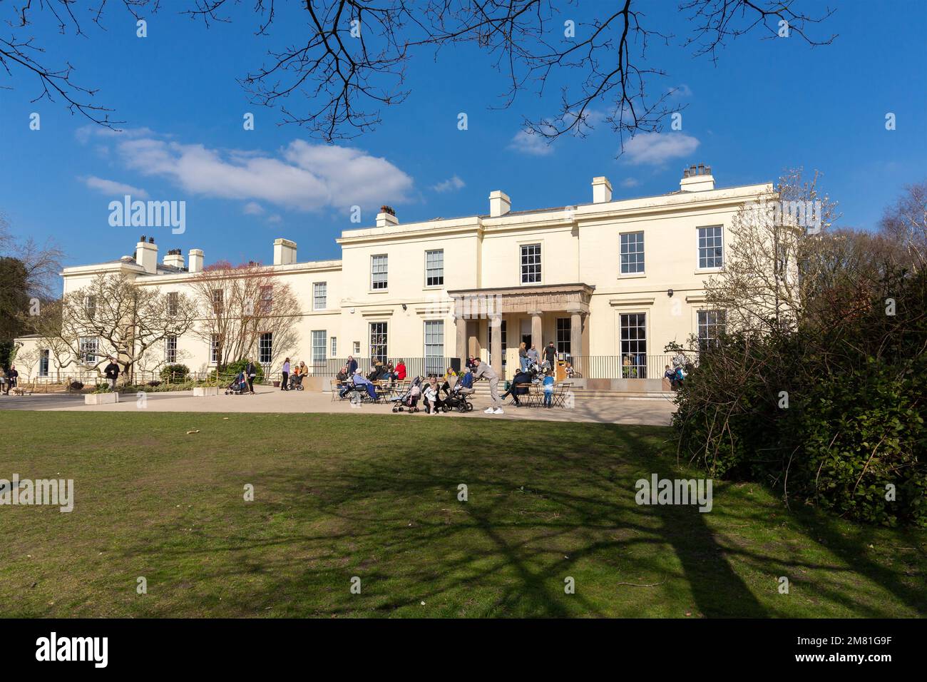 Liverpool, Großbritannien: The Mansion House, Calderstones Park, ein historisches denkmalgeschütztes Gebäude, das der Öffentlichkeit zugänglich ist. Stockfoto