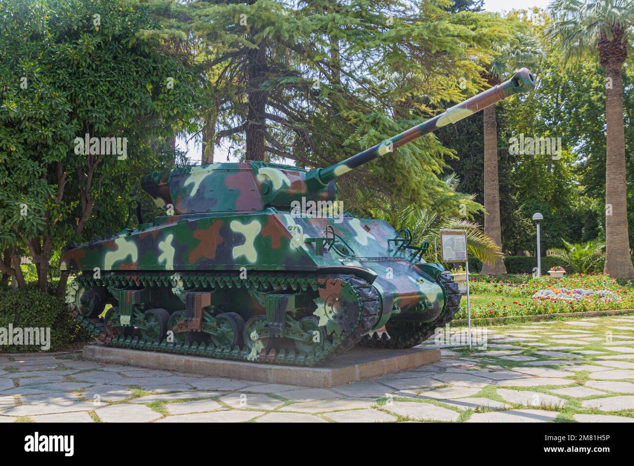 SHIRAZ, IRAN - 6. JULI 2019: M36. Panzer im Afif-Abad (Gulshan)-Garten in Shiraz, dient als Fars Military Museum, Iran Stockfoto
