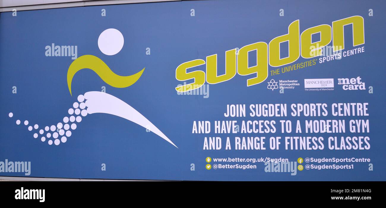 Hinweis außerhalb des Sugden Sports Centre in Manchester, Großbritannien. Das Zentrum bietet Fitnessraum, Fitnesskurse und Sportaktivitäten für nahe gelegene Universitäten. Stockfoto