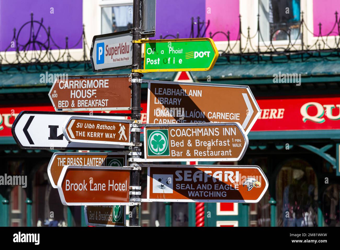 Wegbeschreibungen Schilder in Kenmare, County Kerry, Irland, Europa Stockfoto