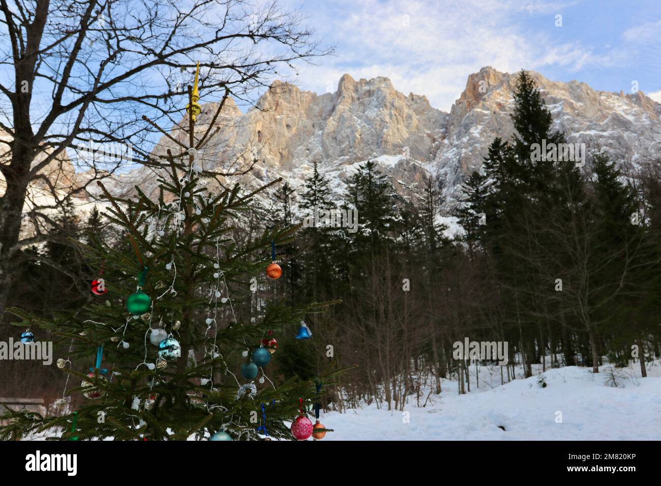 Die dramatischen schneebedeckten Berge des Triglav-Nationalparks, Slowenien - ein Paradies zum Wandern, Klettern und Skifahren Stockfoto