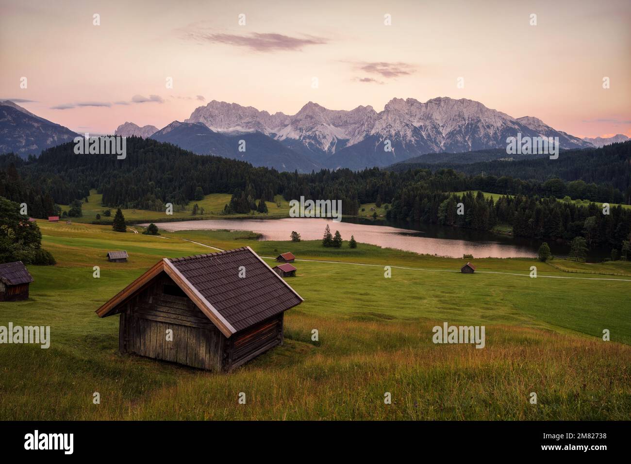 Hütte am Geroldsee in Südbayern, aufgenommen im Juli 2022 Stockfoto