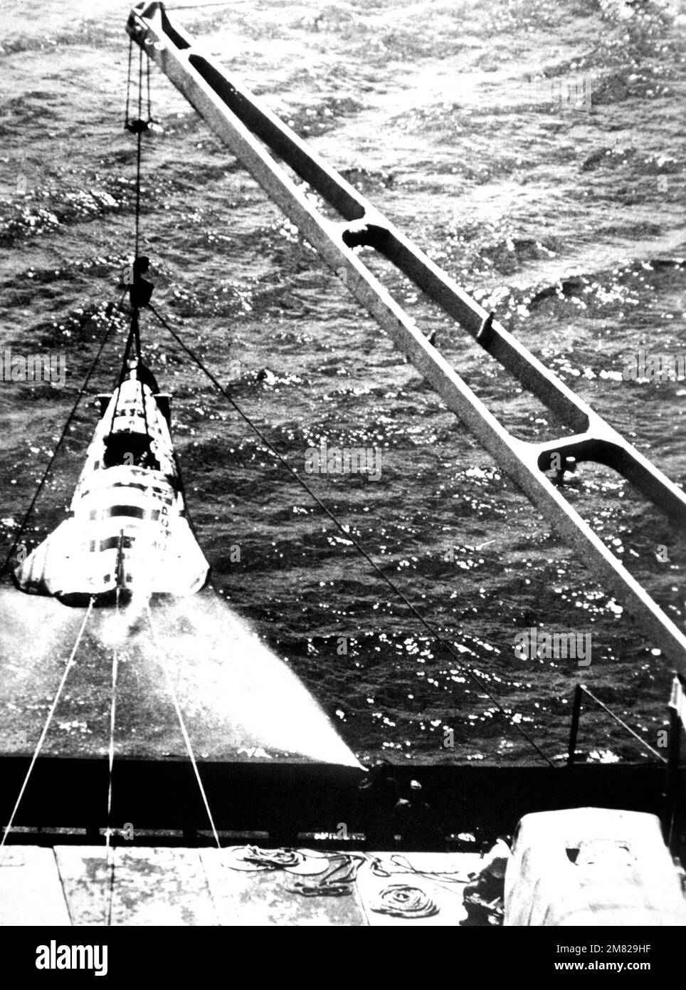 Wiederherstellung des sowjetischen Raumflugzeugs. Mit freundlicher Genehmigung der sowjetischen Militärmacht, 1984. FOTO Nr. 39, Seite 42, unten. Land: Unbekannt Stockfoto