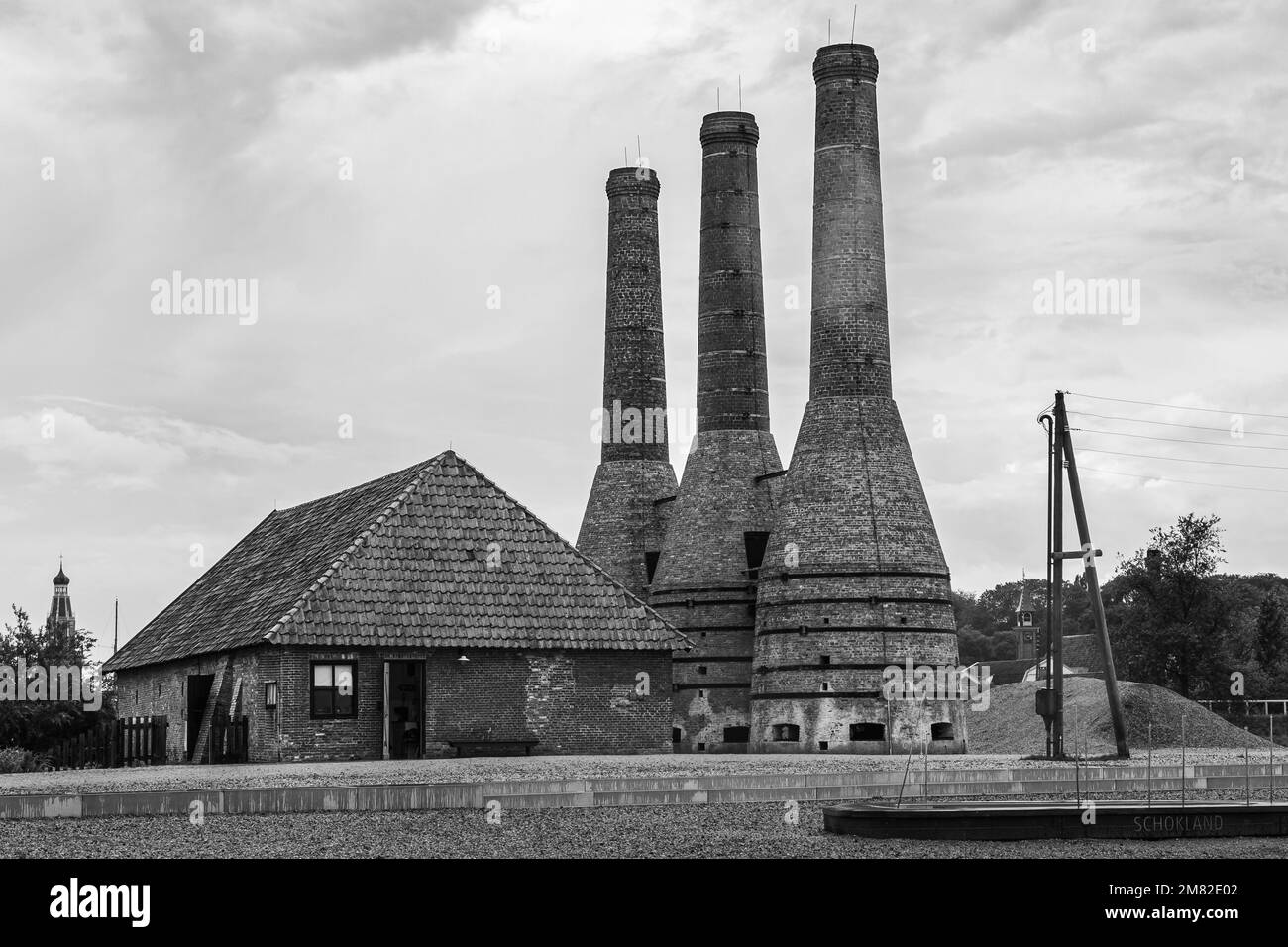 Dies sind drei von vier Kalköfen, die ursprünglich in den 1920er gebaut wurden. Sie wurden verwendet, um große Mengen Meeresmuscheln zu erhitzen, um Kalk zu extrahieren. Stockfoto