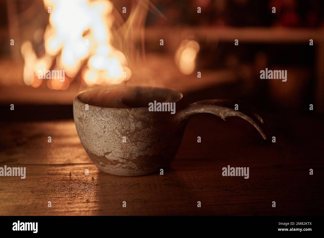 Holzbecher kuksa traditionelle samische Handwerk Stockfoto