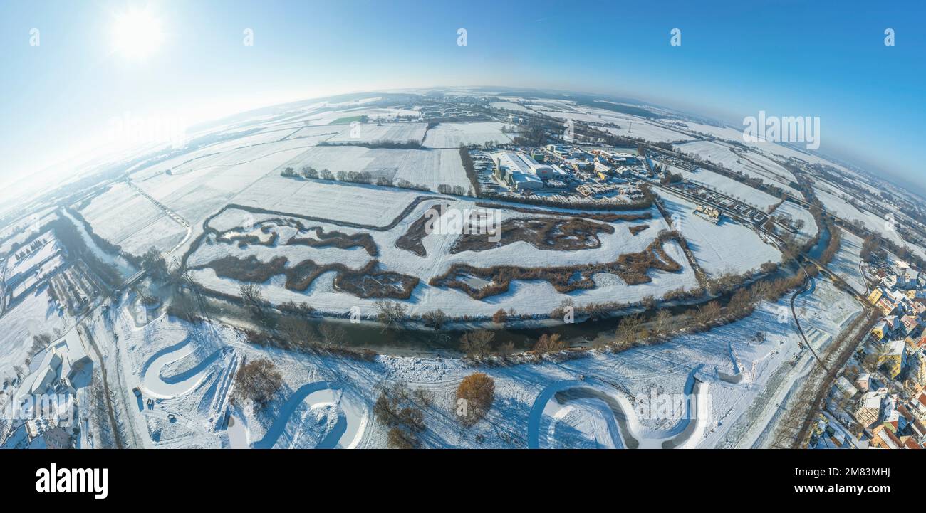 Das Altmühl-Tal bei Gunzenhausen an einem kalten und frostigen Wintertag von oben Stockfoto