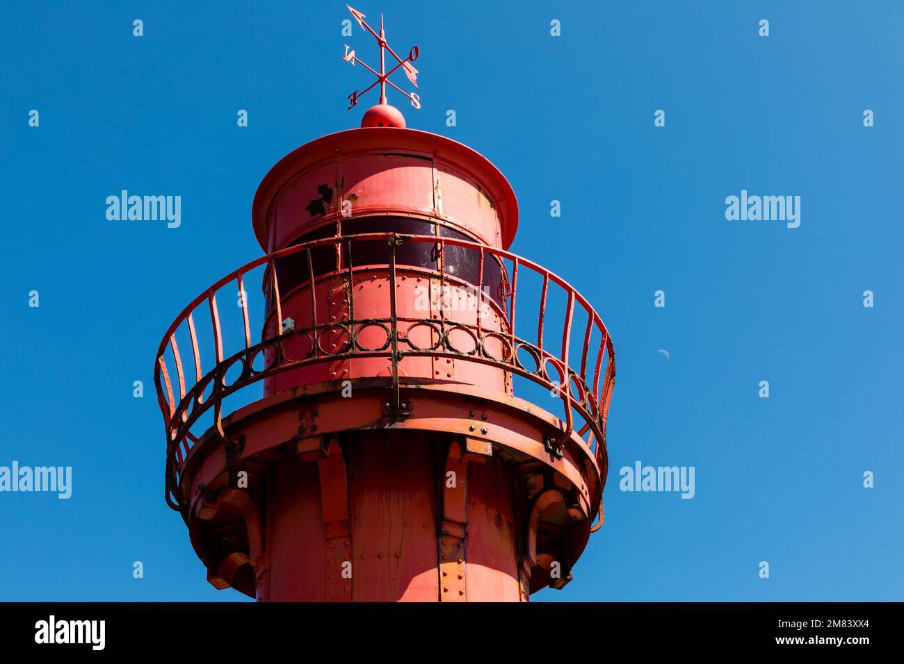 ROTER LEUCHTTURM, NORTH EAST PIER, BOULOGNE SUR MER, (62) PAS-DE-CALAIS, FRANKREICH Stockfoto
