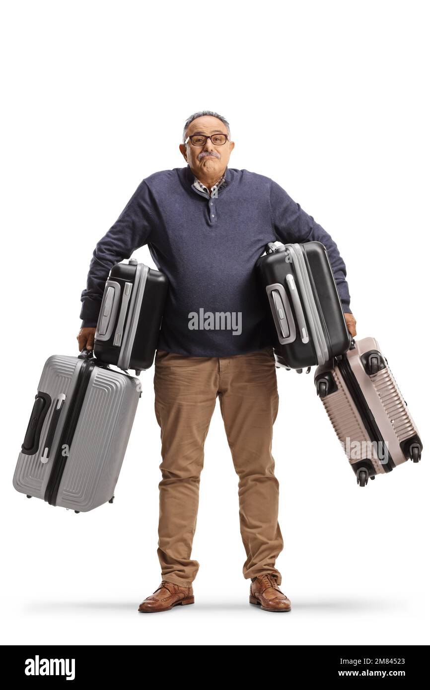 Verwirrter reifer Mann mit schweren Koffern, isoliert auf weißem Hintergrund Stockfoto