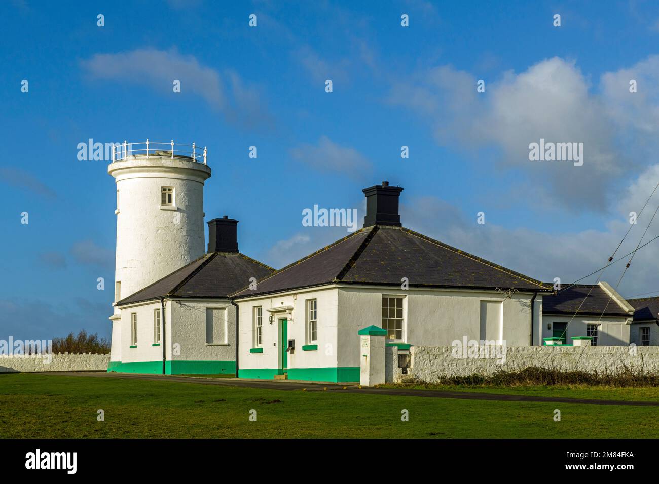 Stillgelegter Leuchtturm im Nash Point Vale von Glamorgan South Wales Stockfoto