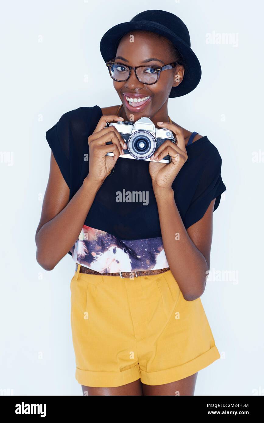 Spaß mit Vintage-Kameras. Eine junge Frau, die ein Foto von Ihnen gemacht hat. Stockfoto Spaß mit Vintage-Kameras. Eine junge Frau, die ein Foto von Ihnen gemacht hat. Stockfoto