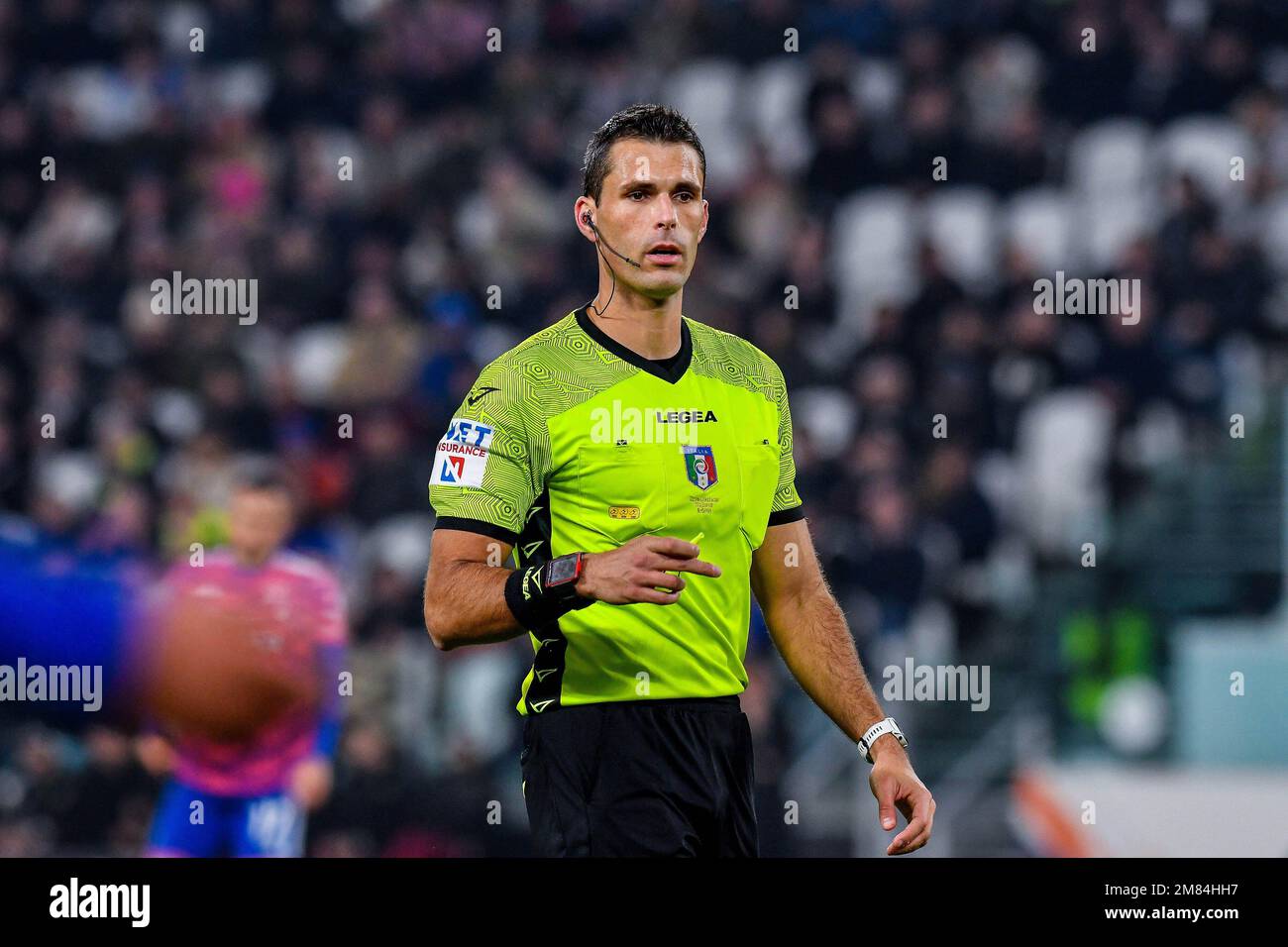 Schiedsrichter Matteo Marchetti in Aktion beim Spiel der Serie A 2022/