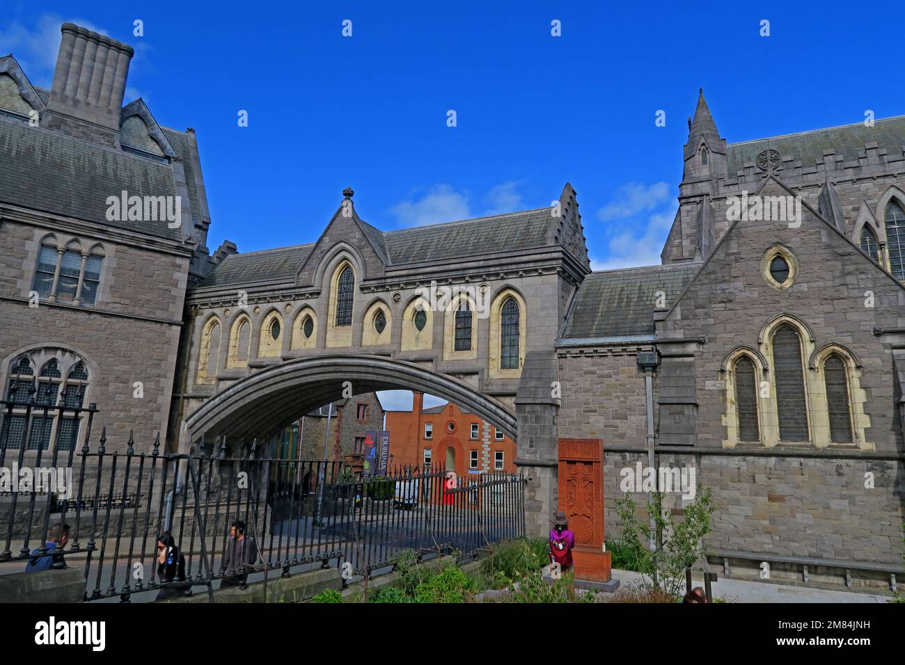 Christchurch Christ Church Anglikanische Kathedrale, unverwechselbare überdachte Fußgängerbrücke, Dublin City, die Kathedrale der Heiligen Dreifaltigkeit Stockfoto