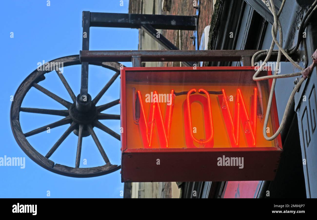 Wow, Neonschild, 11 Wellington Quay, Temple Bar, Dublin Southside, Co Dublin, D02 XY28, Irland Stockfoto