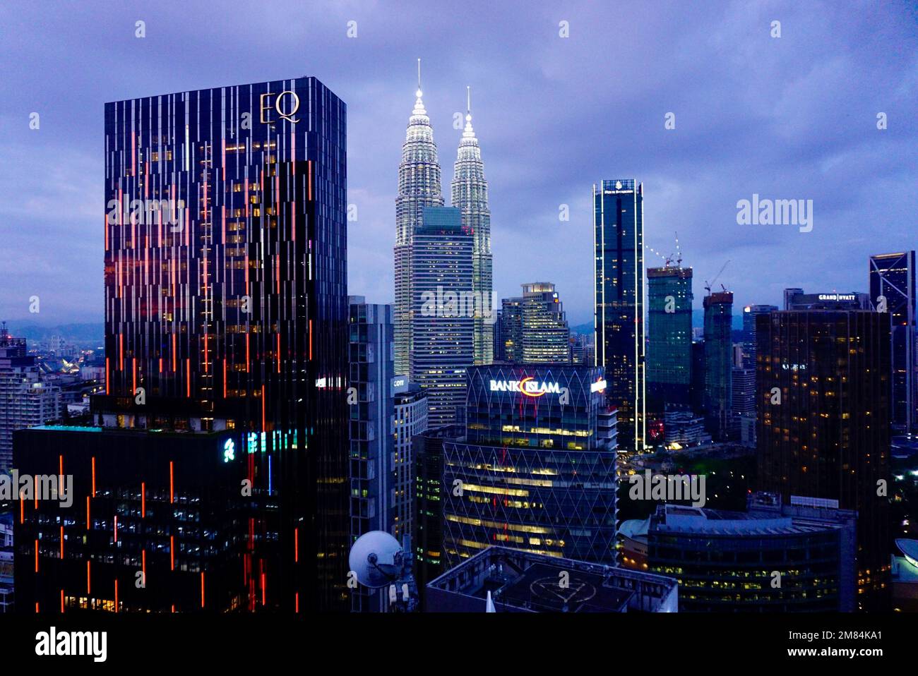 Abendliche Landschaft des Stadtzentrums von Kuala Lumpur und der Petronas Towers Stockfoto