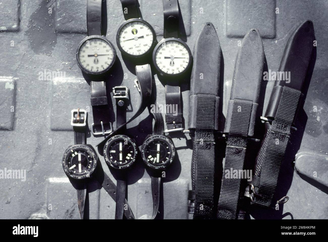 Tauchausrüstung, die an Bord des Bergungsschiffs USS CONSERVER (ARS-8) während der Bergungsarbeiten für den Space Shuttle-Orbiter Challenger verwendet wird. Land: Atlantik (AOC) Stockfoto