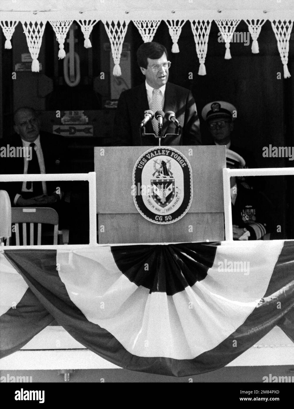 Rep. Trent Lott, R-Miss, spricht während der Inbetriebnahme des geführten Raketenkreuzers USS VALLEY FORGE (CG-50). Basis: Pascagoula Bundesstaat: Mississippi (MS) Land: Vereinigte Staaten von Amerika (USA) Stockfoto