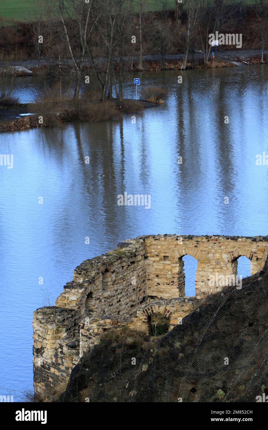 Les ruines du château : Libuse's Baignoire au Bord de la rivière Vltava. Prag. Tchéquie. Europa. Stockfoto