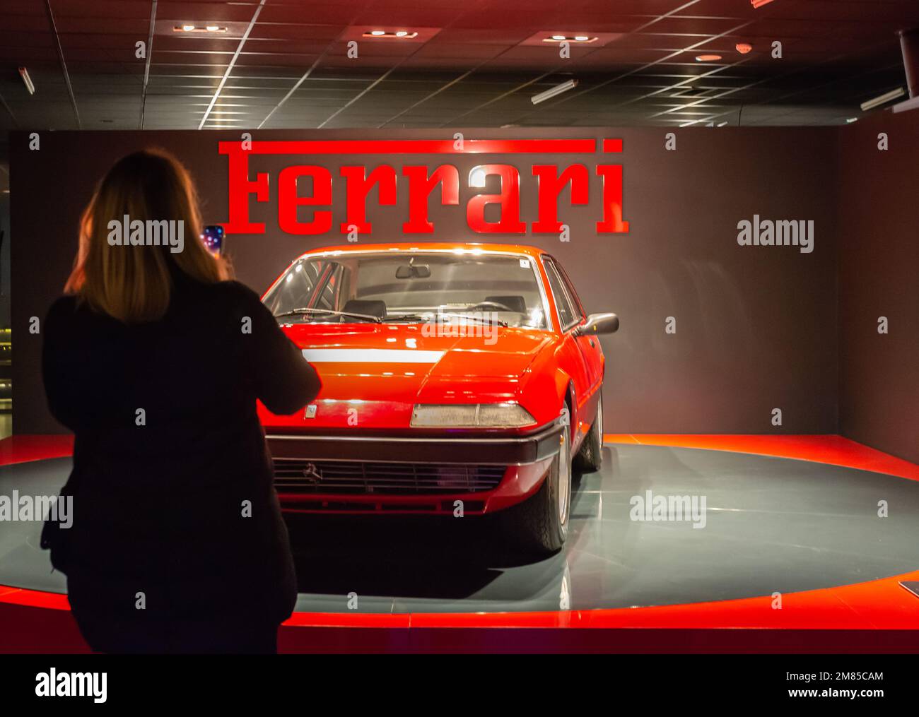 Nationales Automuseum in Turin (MAUTO): Italien 1973 - Ferrari 365 GT4 2+2 - luxuriös und modern, aber nie beliebt in Turin, Piemont, Norditalien Stockfoto