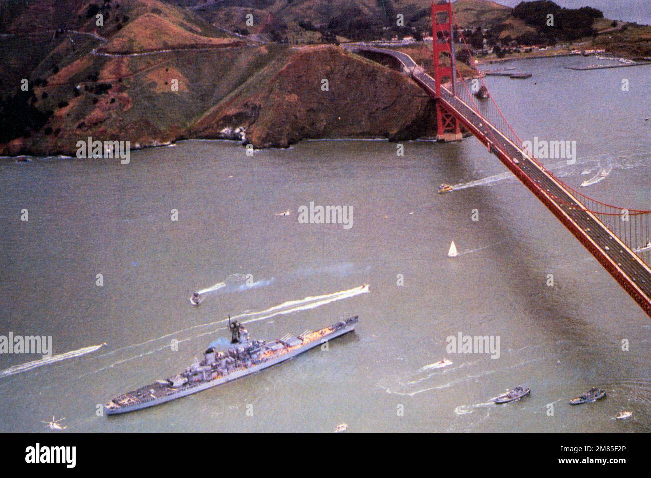 Die USS Iowa (BB-61) ist ein pensioniertes Schlachtschiff, das führende Schiff ihrer Klasse, und das vierte Schiff der US-Marine, das nach dem Bundesstaat Iowa benannt wurde. Aufgrund der Annullierung der Kampfschiffe der Montana-Klasse ist Iowa das letzte führende Schiff jeder Klasse von US-Kriegsschiffen und war das einzige Schiff ihrer Klasse, das im Zweiten Weltkrieg im Atlantischen Ozean diente Stockfoto