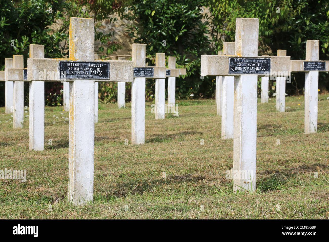 Kreuz. Die Kriegsgräber. Tombes de Guerre Commonwealth. Cimetire militaire Franais comprenant 328 Tombes de Columriens, d'Anglais, Hollanda Stockfoto