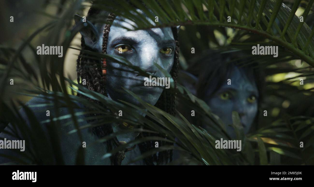 AVATAR: THE WAY OF WATER (2022) BRITAIN DALTON SIGOURNEY WEAVER JAMES CAMERON (DIR) WALT DISNEY STUDIOS FILMSAMMLUNG Stockfoto