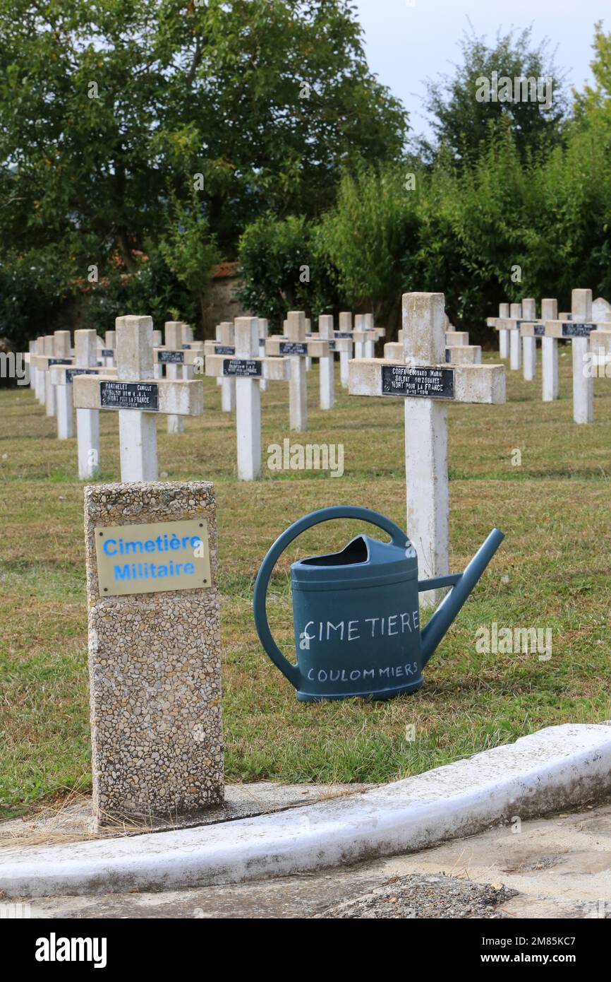 Arrosoir. Die Kriegsgräber. Tombes de Guerre Commonwealth. Cimetière militaire Franz Comprenant 328 Tombes de Columériens, d'Anglais, Holla Stockfoto