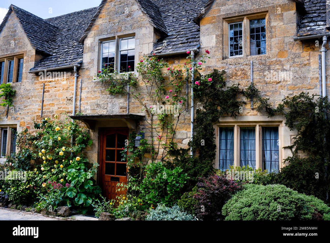 Steinterrassenhäuser im Cotswold Village in Stanton, England. Stockfoto