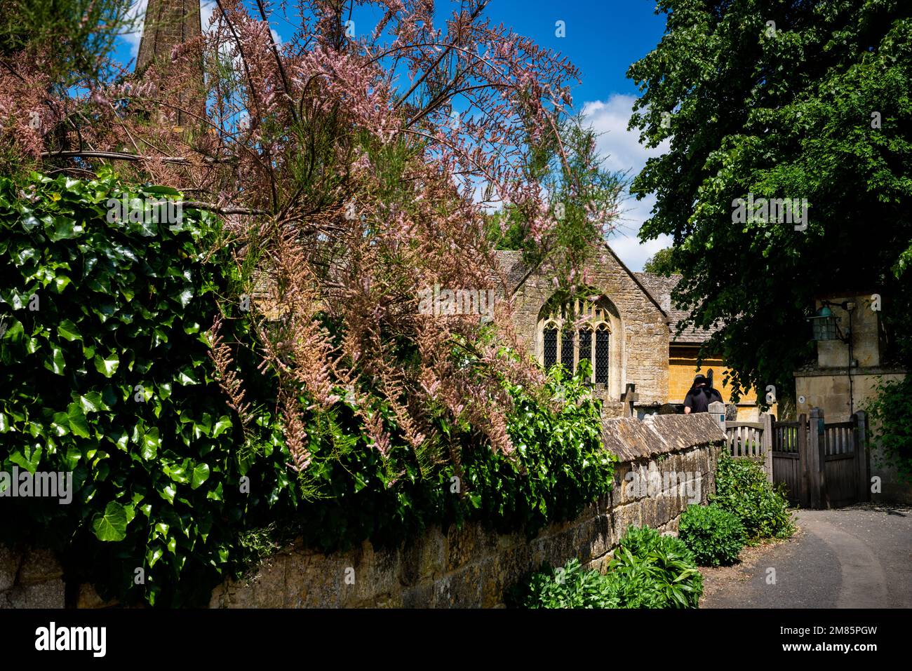 Die Kirche St. Michaels und alle Engel in Stanton, England. Stockfoto