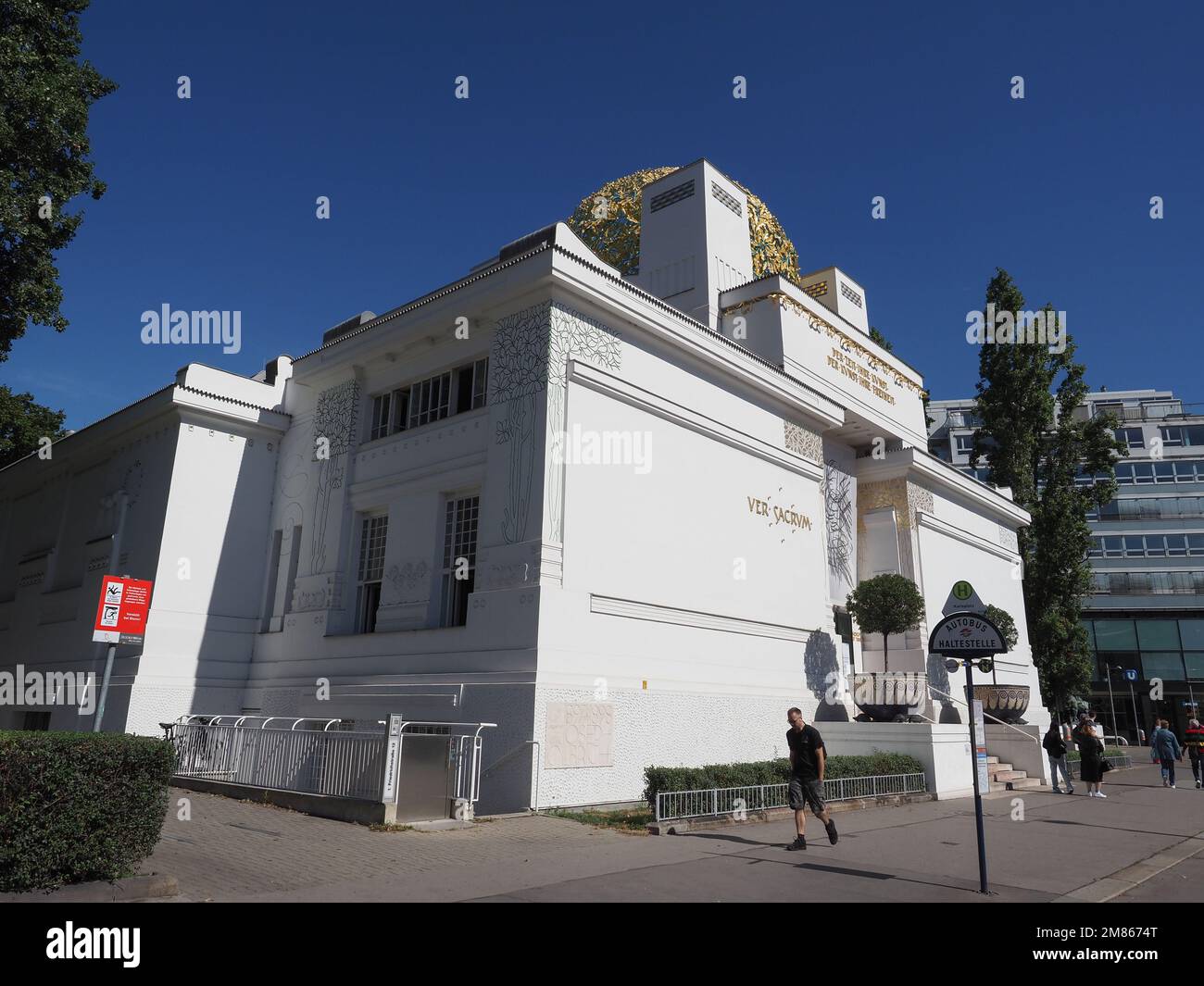 WIEN, ÖSTERREICH - UM 2022: Wiener Secession von Olbrich um 1897, der Zeit ihre Kunst der Kunst ihre Freiheit Ver Sacrum Übersetzung in jedes Alter Stockfoto