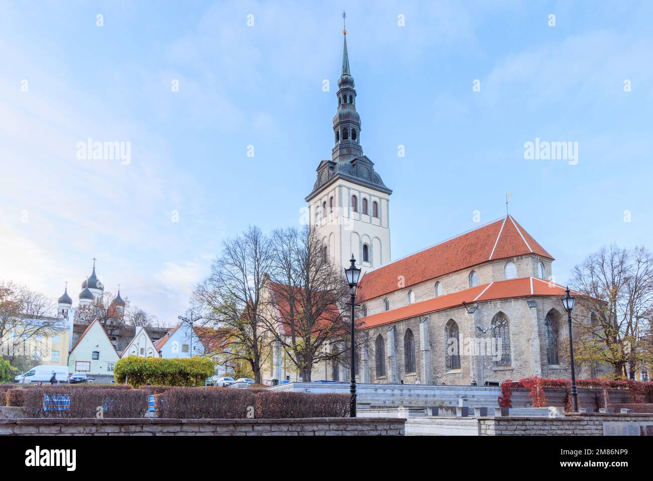 Die Kirche Saint Olaf im Zentrum der mittelalterlichen Altstadt Tallinn in Estland, UNESCO-Weltkulturerbe Stockfoto