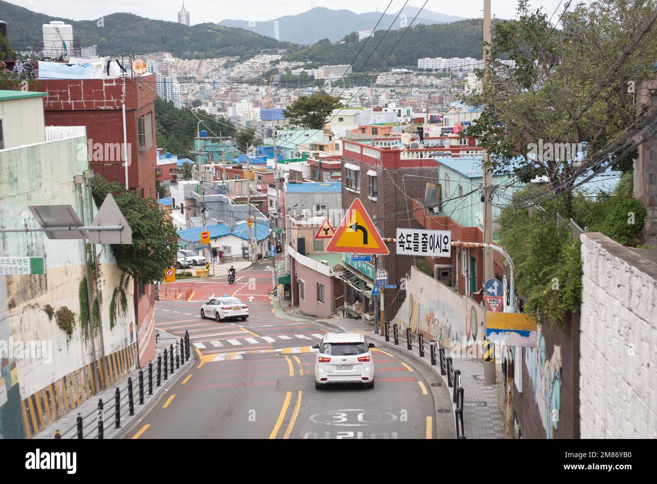 Die Straßen von Busan in der Nähe des Kulturdorfes Gamcheon, Südkorea. Stockfoto