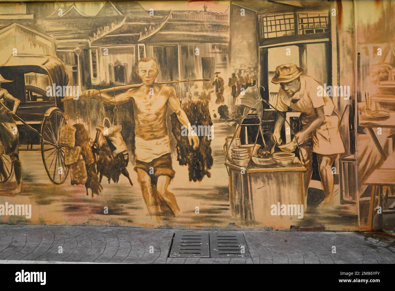 Kuala Lumpur, Malaysia - 12. Dezember 2022 : KWAI CHAI HONG, Gasse hinter der Petaling Street mit Wandmalereien, die das tägliche Leben in Chinatown darstellen Stockfoto