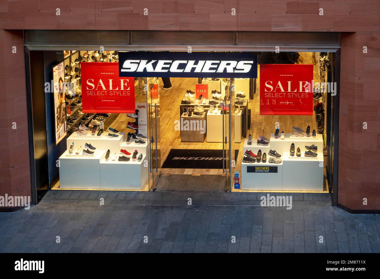 Skechers Schuhgeschäft in Liverpool One Stockfoto