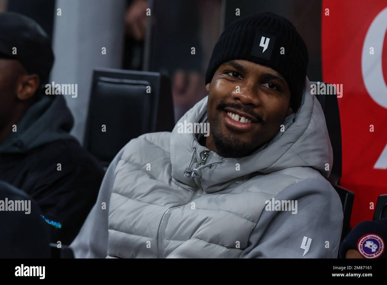 Mike Maignan vom AC Mailand lächelt während des Fußballspiels Coppa Italia 2022/23 zwischen dem AC Mailand und dem Turin FC im San Siro Stadium in Mailand, Italien, am Januar Stockfoto