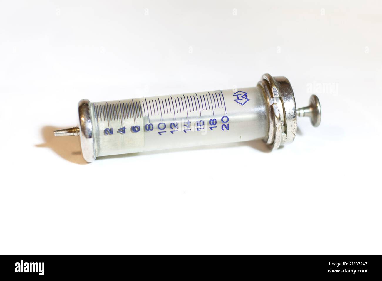 Metal glass syringe -Fotos und -Bildmaterial in hoher Auflösung – Alamy