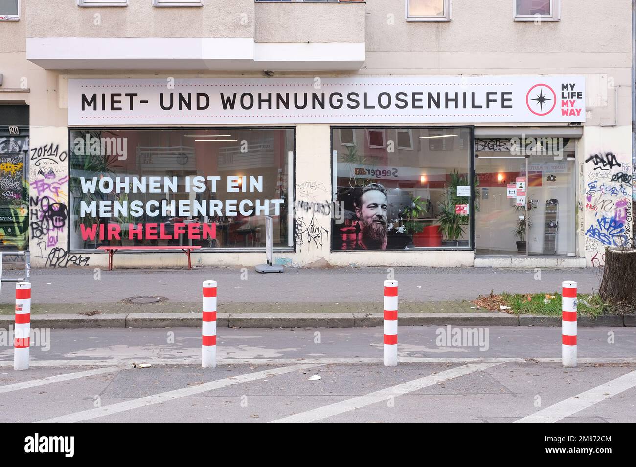 Berlin, Deutschland, 3. Januar 2023, Büro für Miete und Obdachlose in der Karl-Marx-Straße. Stockfoto