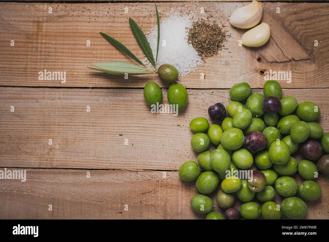 Feldprodukte, Olivenöl Stockfoto
