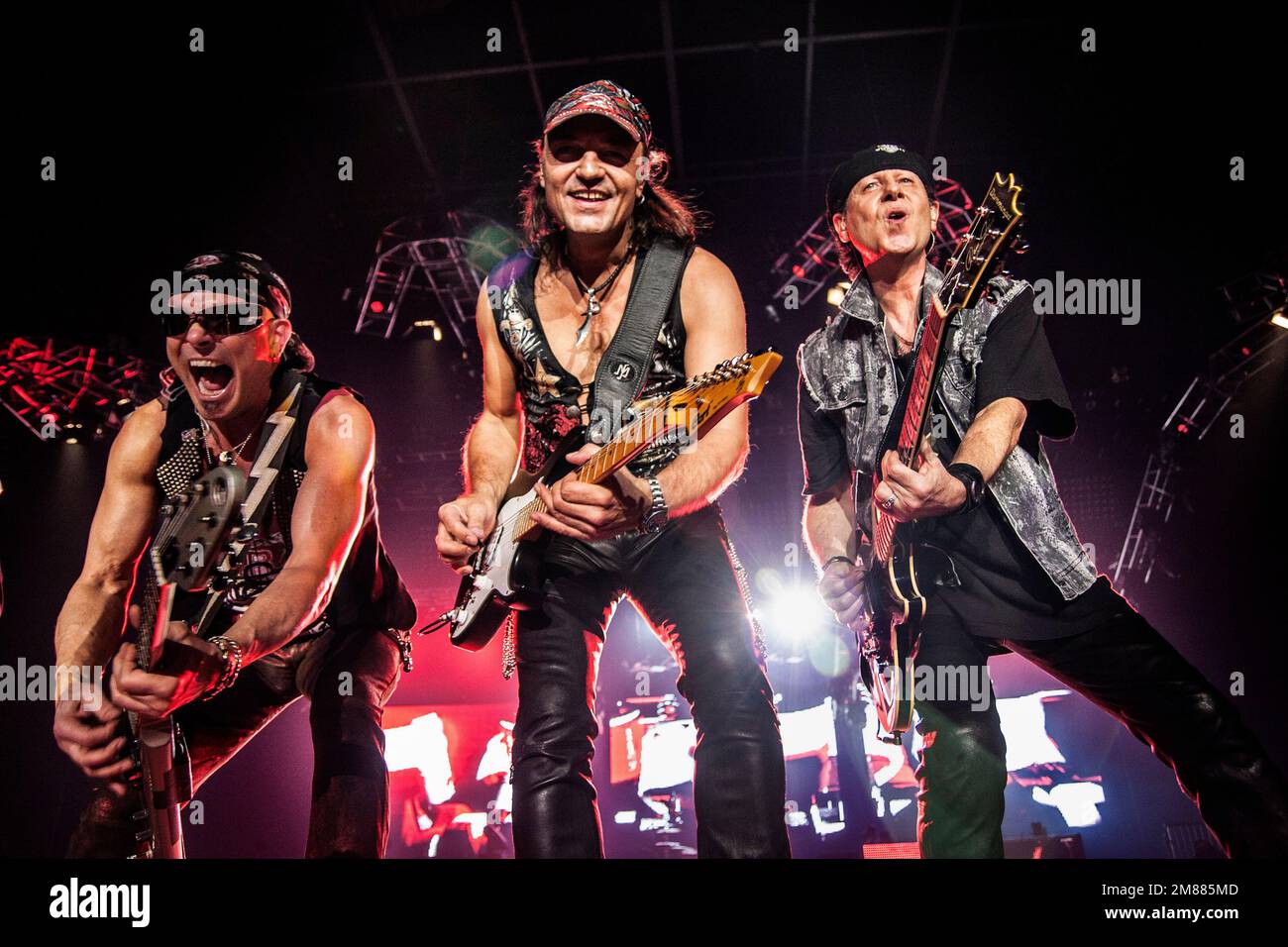 Live-Foto von Rudolf Schenker, Matthias Jabs und Klaus Meine von der deutschen Hard-Rock-Band Scorpions. 2011, Lissabon Stockfoto