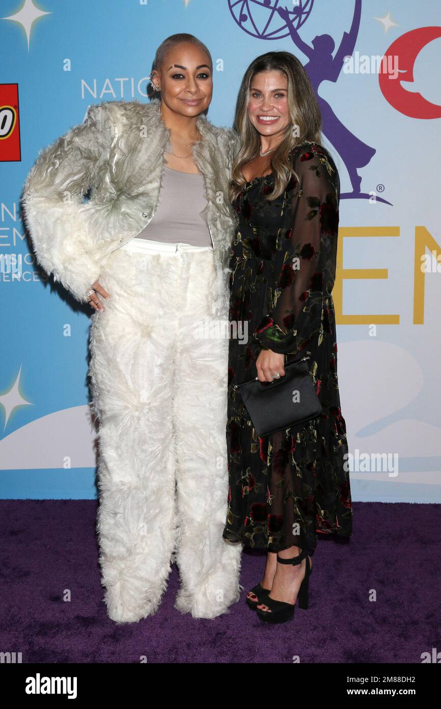 Emmy Creative Awards 2022 für Kinder und Familien, Ankunft im Ebell Theater am 10. Dezember 2022 in Los Angeles, CA, mit: Raven-Symone, Danielle Fishel wo: Los Angeles, Kalifornien, USA, wenn: 11. Dezember 2022 Guthaben: Nicky Nelson/WENN Stockfoto