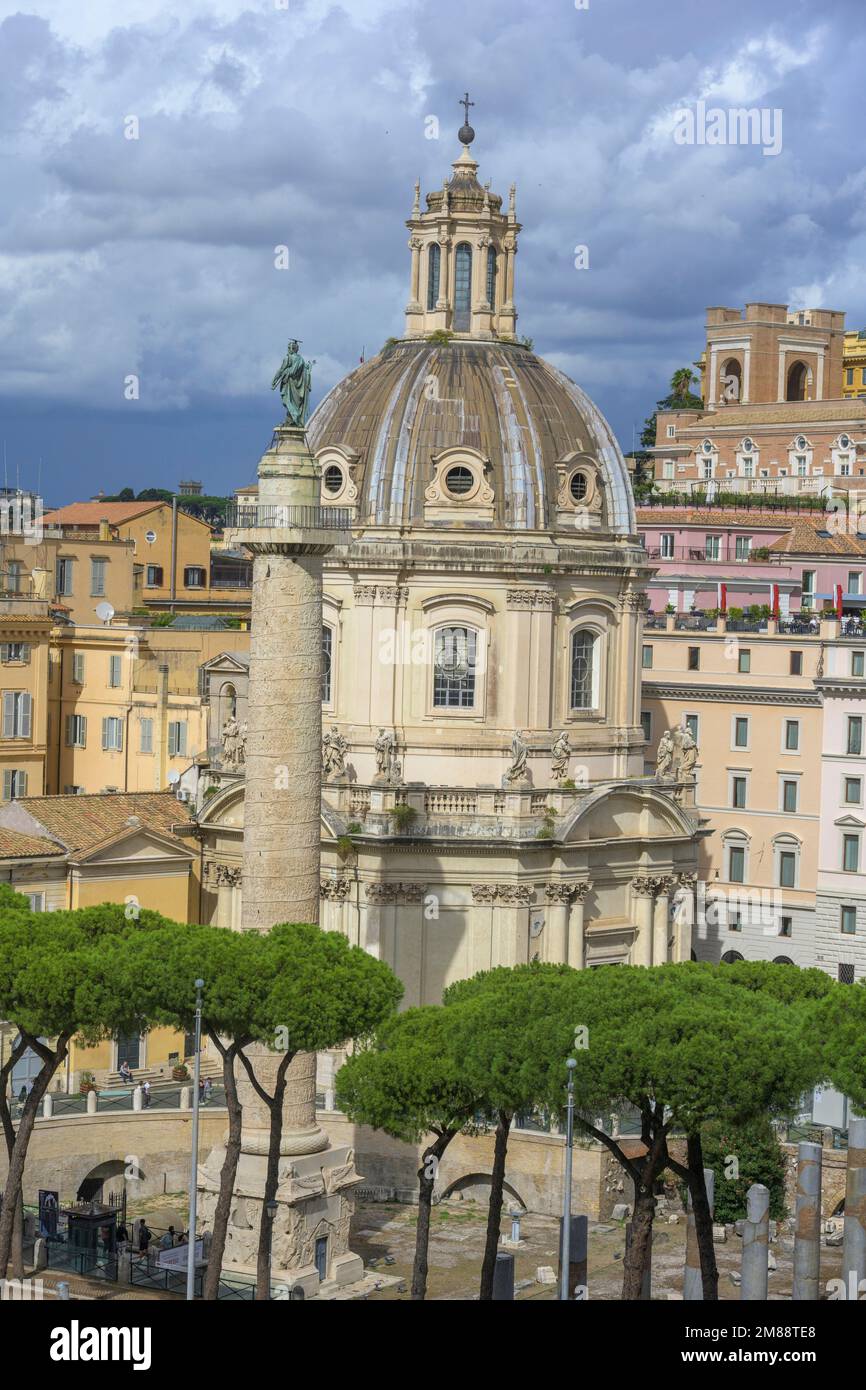 Kirche Santissimo Nome di Maria und Traian's Column, Rom, Italien Stockfoto