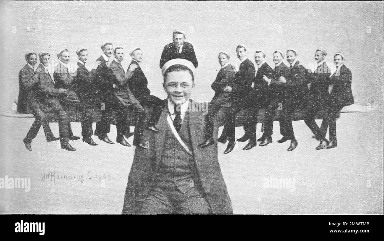 Julius Wilhelm Hornung - deutscher Fotograf, der für seine Porträts, Witzmontagen und Postkarten bekannt ist - Karl Drner (FM) mit seinen Füchsen - 1909 Stockfoto