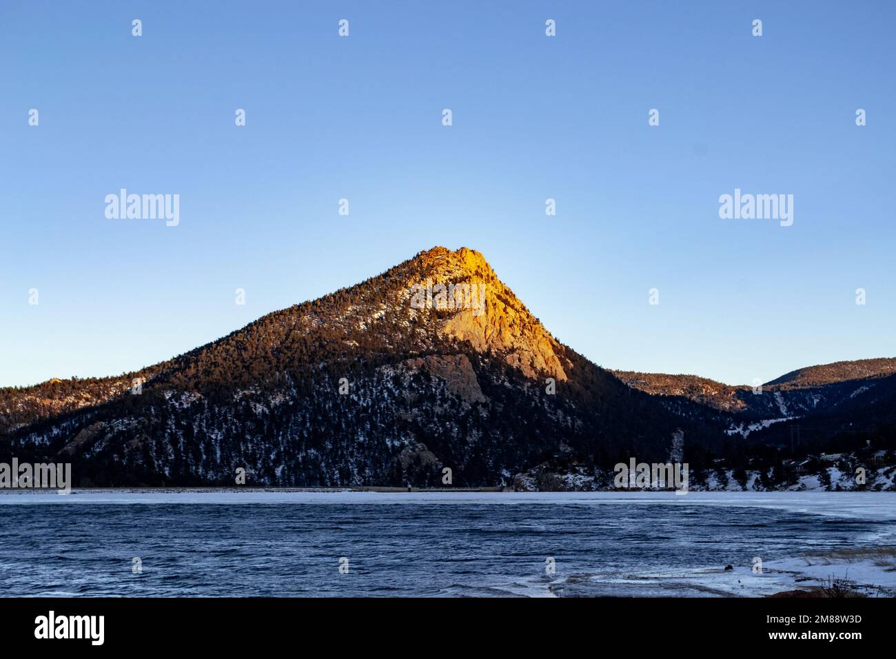 Sonnenuntergang auf dem Berg Stockfoto